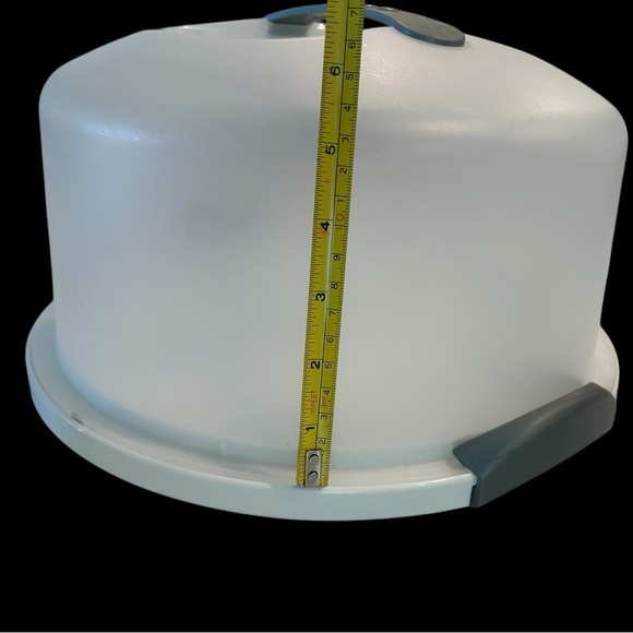 Sterilite Cake Carrier Container - Picture 6 of 6
